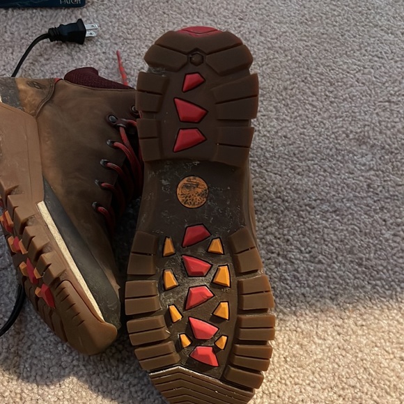 Like new, Timberland hiking boots. Worn once! - Picture 3 of 4